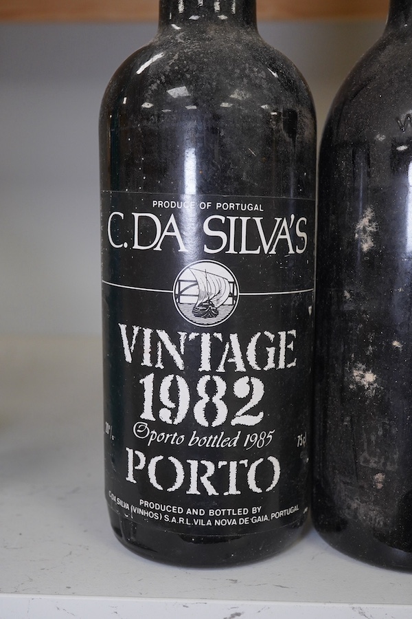 Five bottles of port to include three bottles of Warre’s 1975 (no label), a bottle of C. Da Silvas Vintage 1982 port and a 37.5cl bottle of Warres 1987 Quinta Da Cavadinha. Condition - fair to good, three bottles without